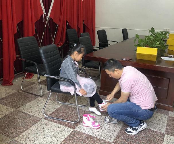 5月7日,颍泉区残联开展残疾儿童矫形器,辅具适配活动.